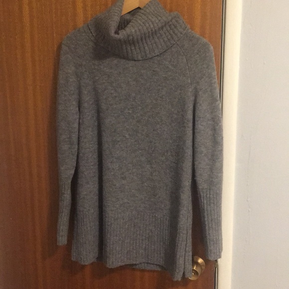 Banana Republic Sweaters - Soft Gray Turtleneck || Banana Republic